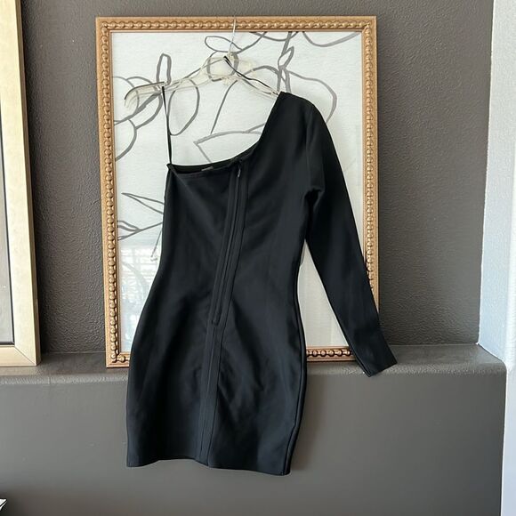 Windsor Black Mini Bodycon Dress 50% OFF  Cut Out Front One Shoulder Size Medium - Picture 4 of 4